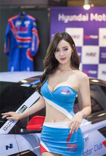 妻子跟三个人打麻将