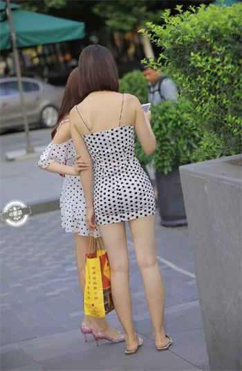 老婆为了卖保险陪客户