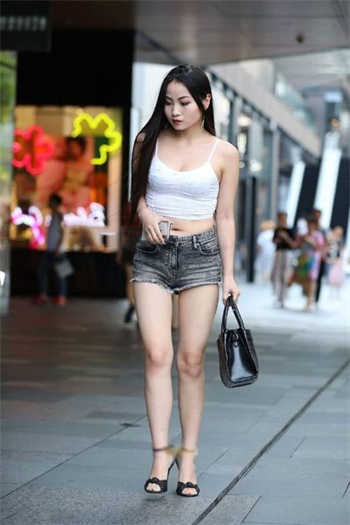 李yoyo是谁
