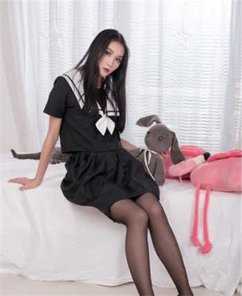 贱狗贱根被女王踩在脚下