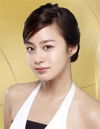 妈妈跟自己的孩子打扑克