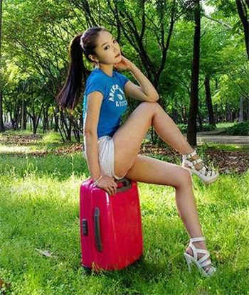 快手网红韩婧格打扑克视频