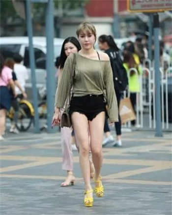 他在丈夫面被耍了完熬
