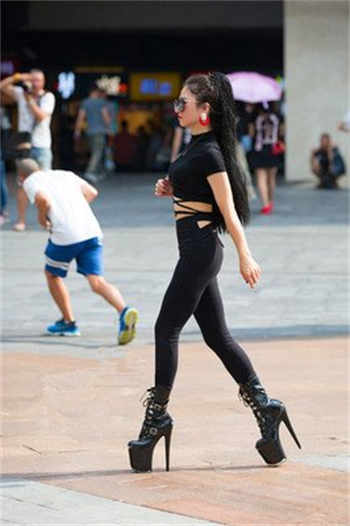 末世婚宠军少宠妻无度