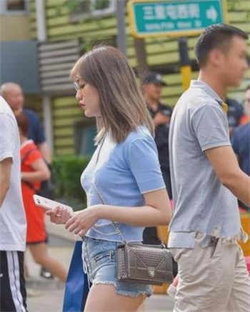 邻居漂亮美艳人妻