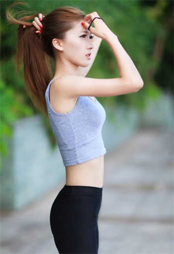下面塞一根香肠去上班