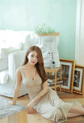 铃原爱蜜莉坐弟弟腿上